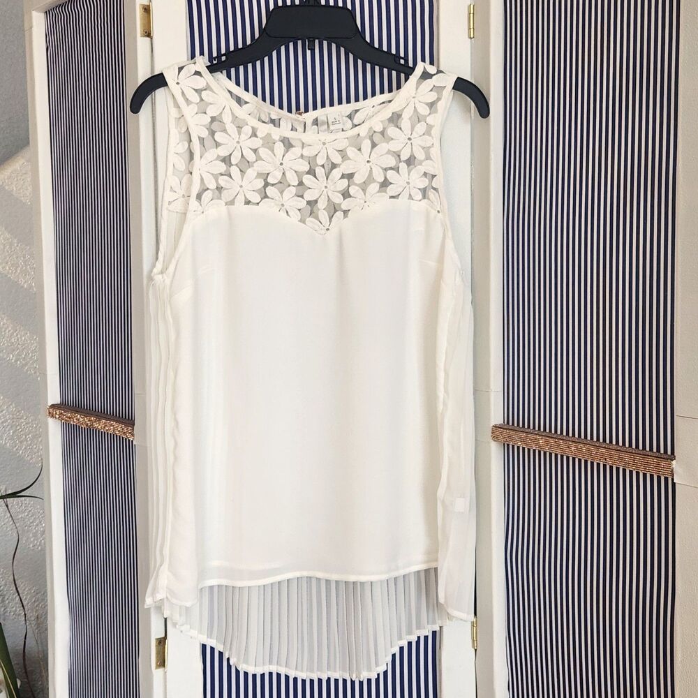 Lauren Conrad High Low Ivory Floral Pleated Sleeveless Top Size S
